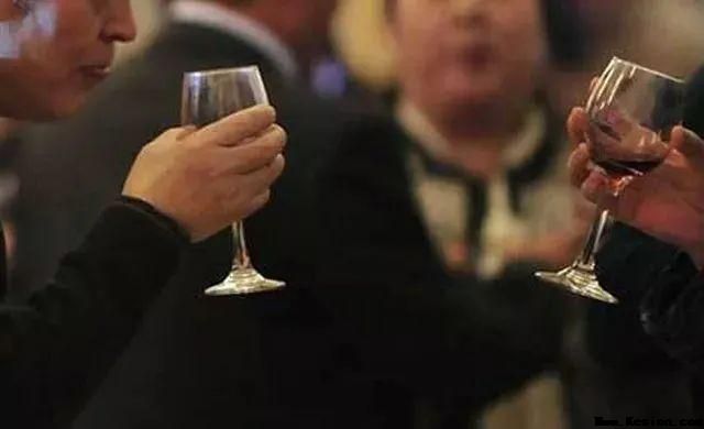人生的路那么难走，不妨偶尔喝几杯好酒！