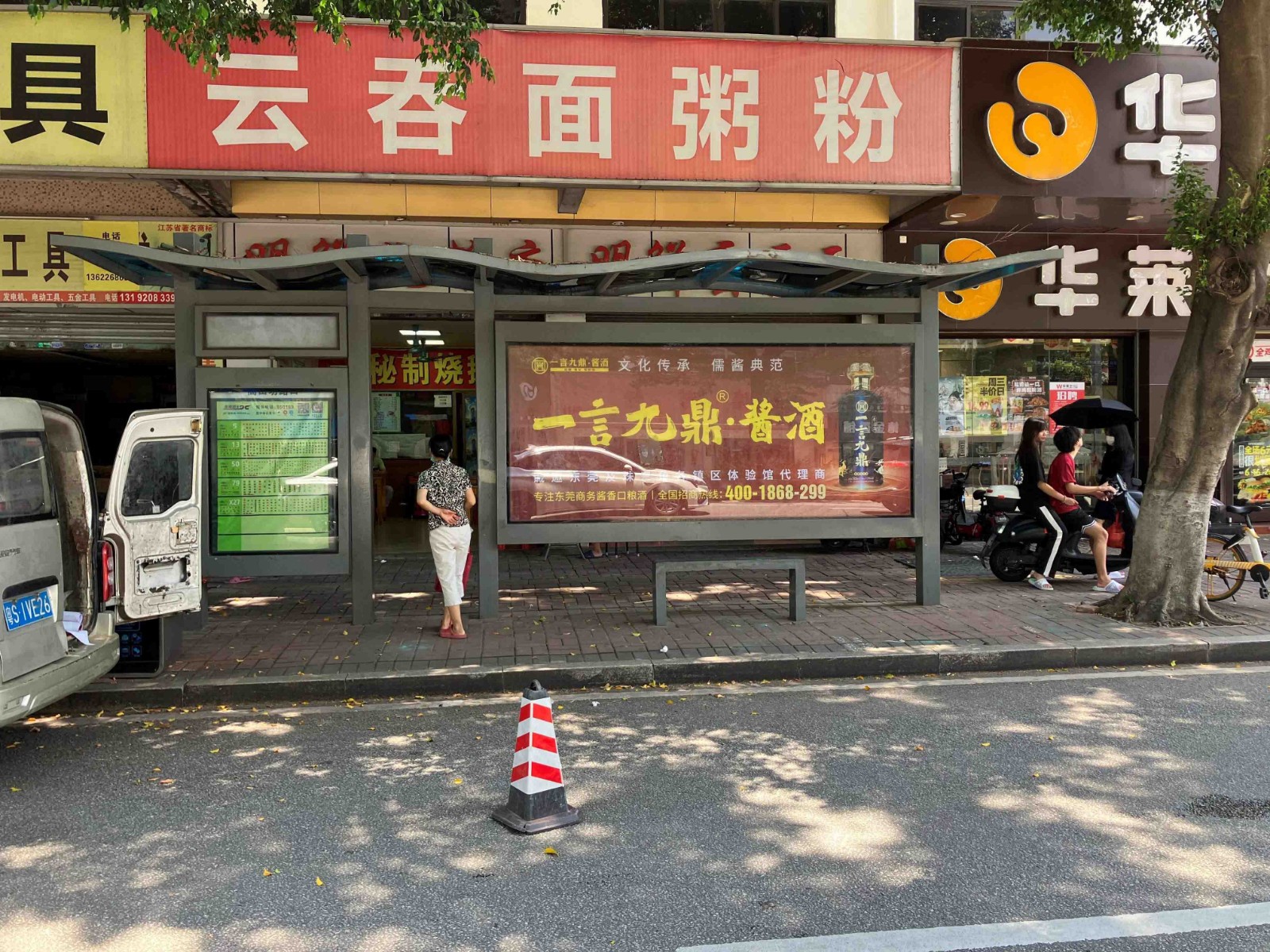 酒是时间的故事，每一滴都沉淀着社会的痕迹，让这杯酒如诗如画，讲述属于你的记忆！
