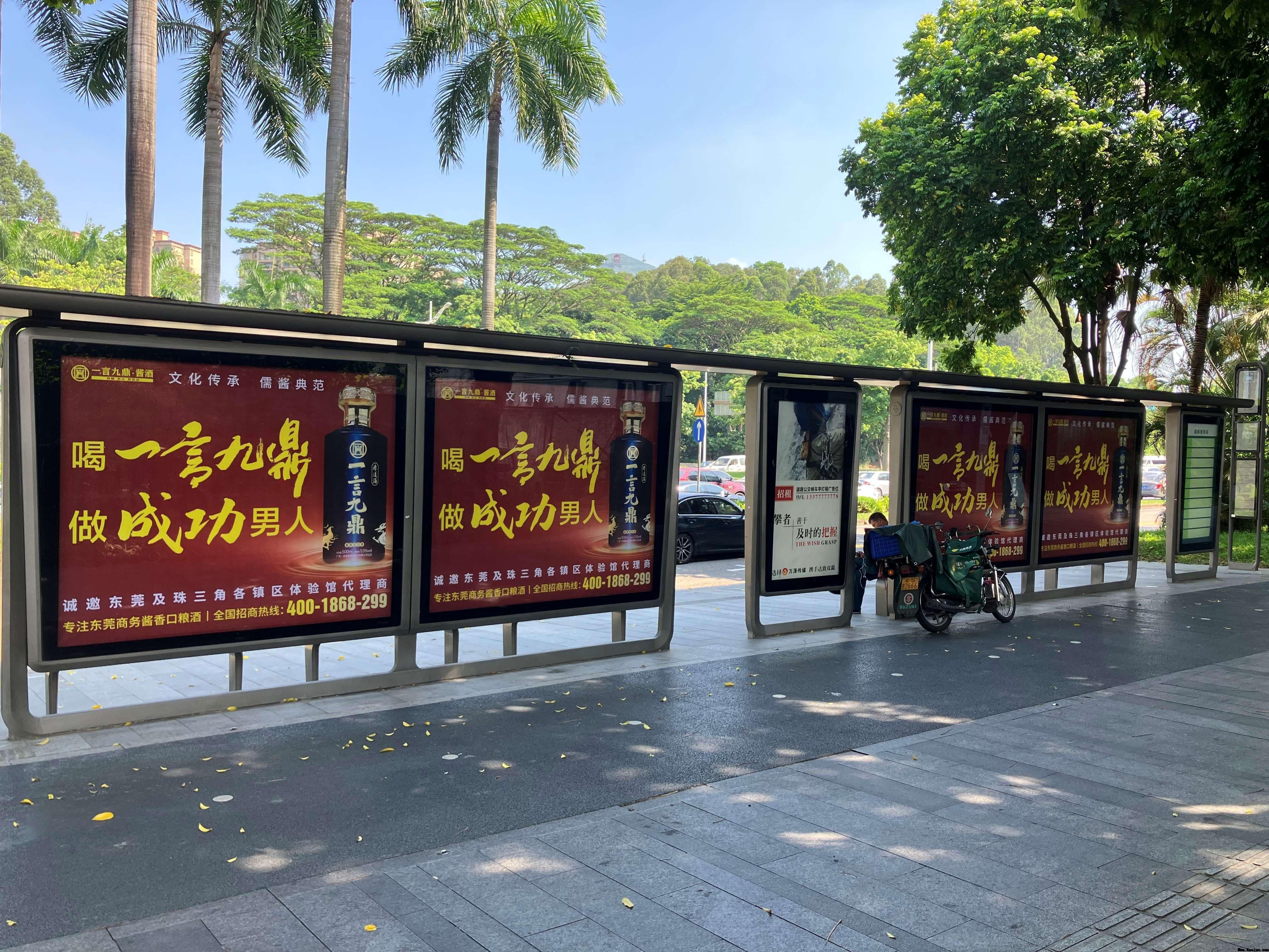 酒是时间的故事，每一滴都沉淀着社会的痕迹，让这杯酒如诗如画，讲述属于你的记忆！